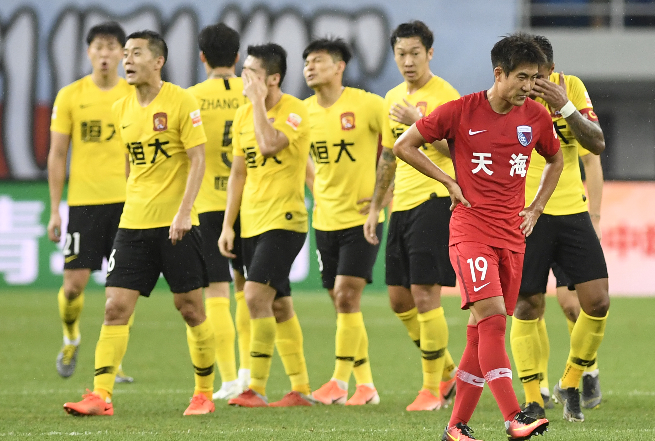 中超|恒大胜天海暂登榜首 卡纳瓦罗却很不满意_比赛