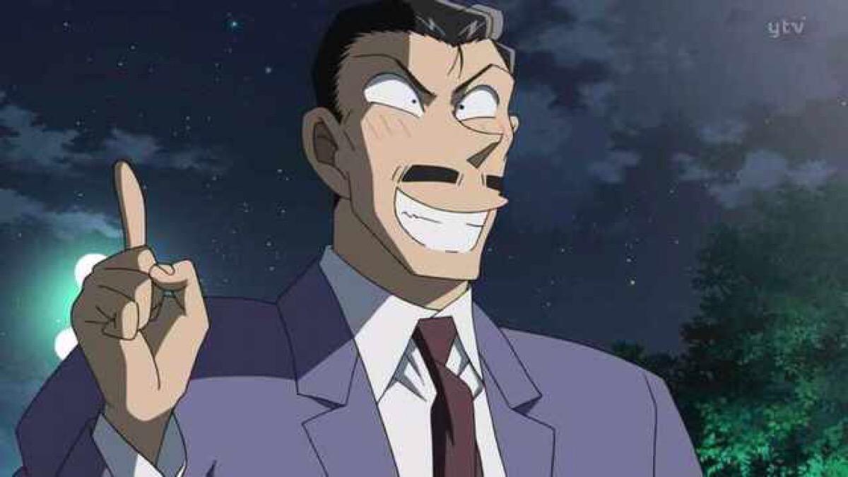 名侦探柯南毛利小五郎一看就是在装傻原因如下