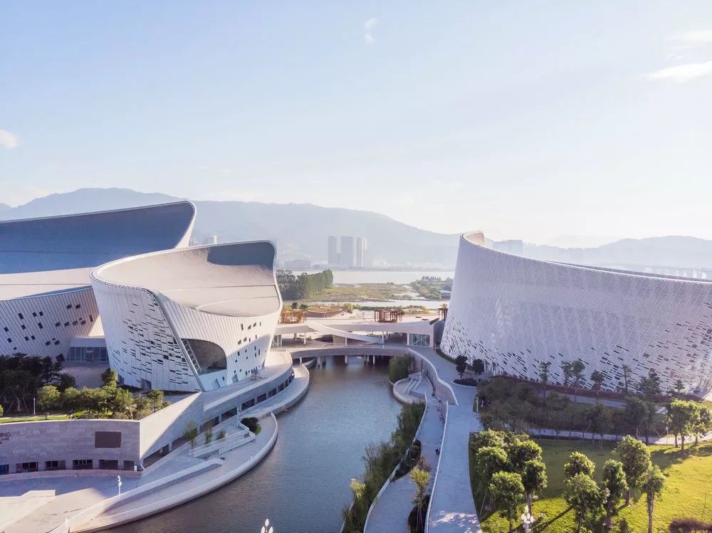 案例分享铝方通的魔术带你纵身室内竹海福州海峡文化艺术中心