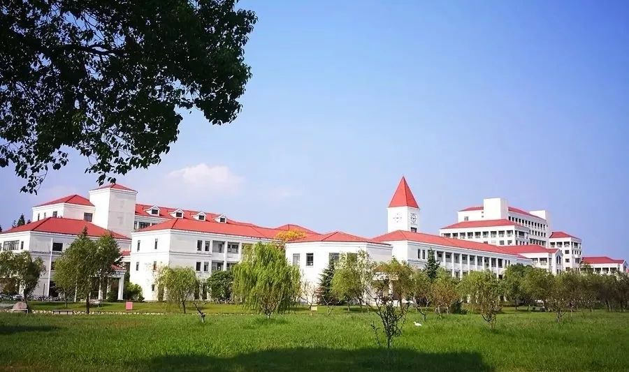 上海师范大学湛恩大道是上海理工大学最具代表性的道路之一,是学校数