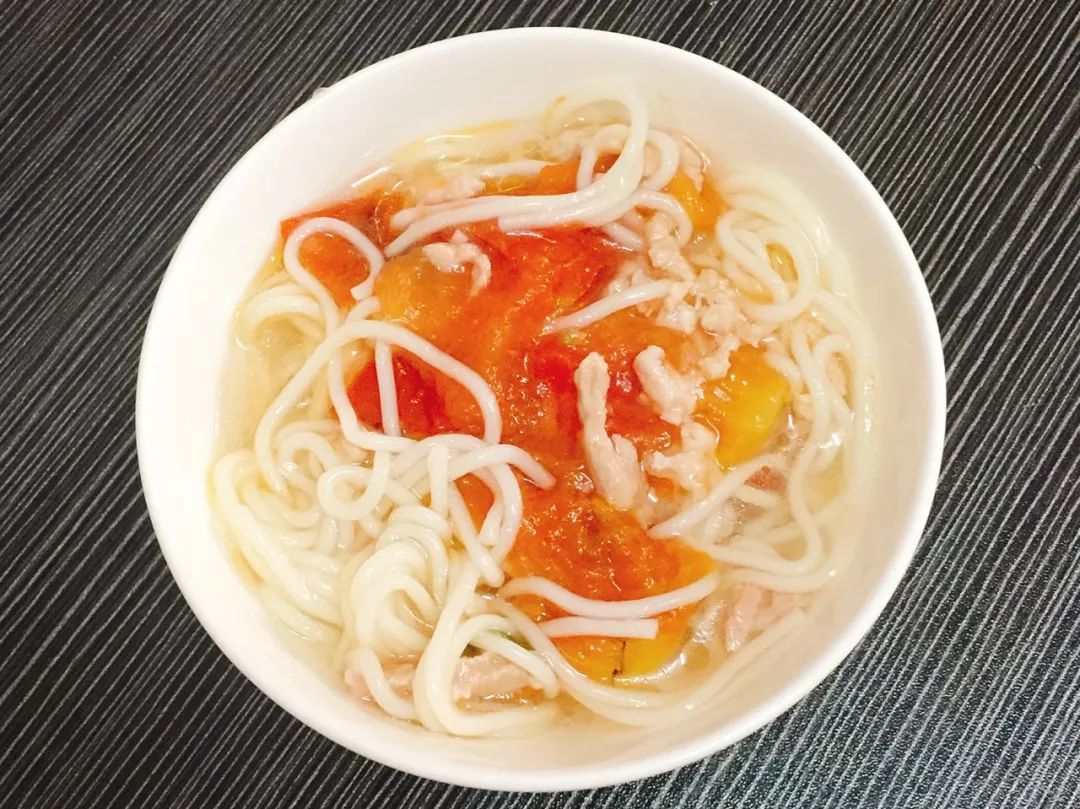 三鲜肉丝面蒸南瓜饼蒸玉米棒早点供港一号鲜牛奶午餐如意蛋卷炒三丁