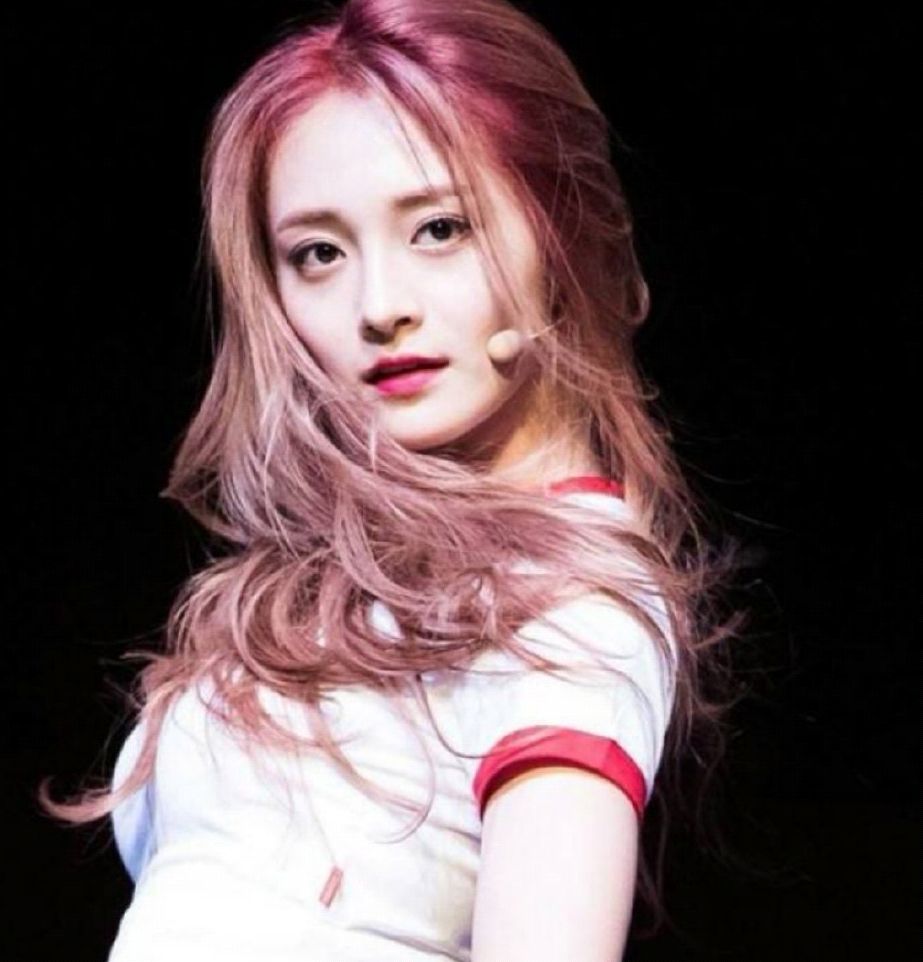 看到周洁琼粉发网友直呼更期待ioi回归了不过最近粉色讨喜