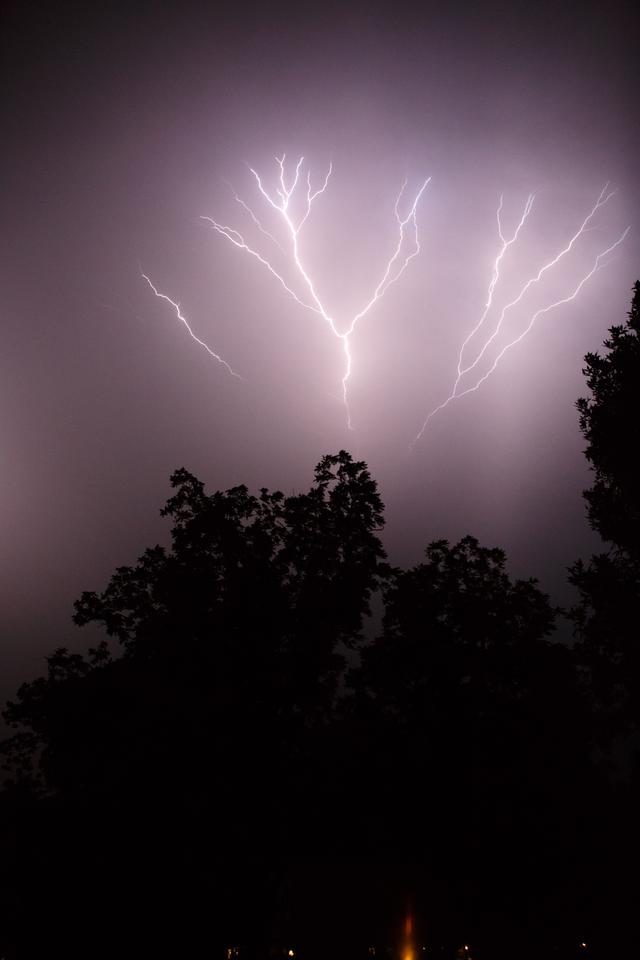 雷电交加的夜晚图片图片