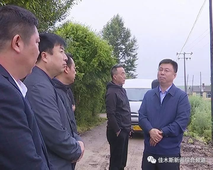 日前,汤原县政府调研组到汤原镇部分村屯,调研指导脱贫攻坚,防汛备汛