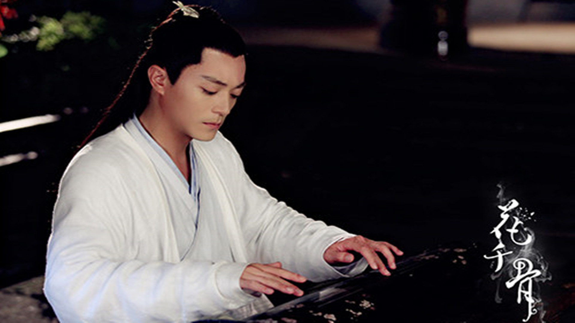 2016年,霍建华在《花千骨》中饰演的是白子画,长留上仙,一袭白袍,淡然