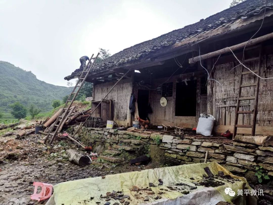 脱贫攻坚专栏我县全面开展农村老旧住房透风漏雨整治