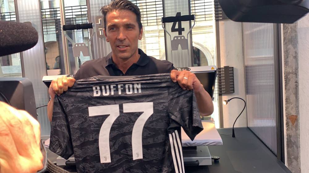 再出发!布冯新赛季身披77号球衣