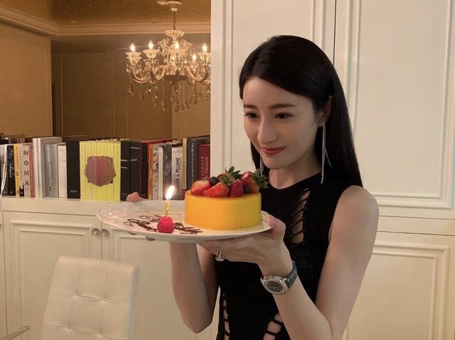 原创林峰罕有携女友张馨月为堂妹林夏薇庆生准姑嫂亲密合照关系融洽