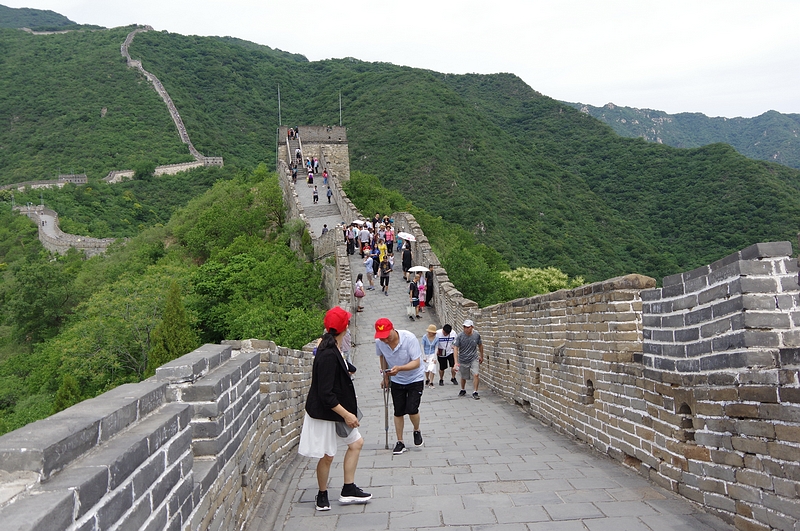 慕田峪长城上这道风景独秀_游客