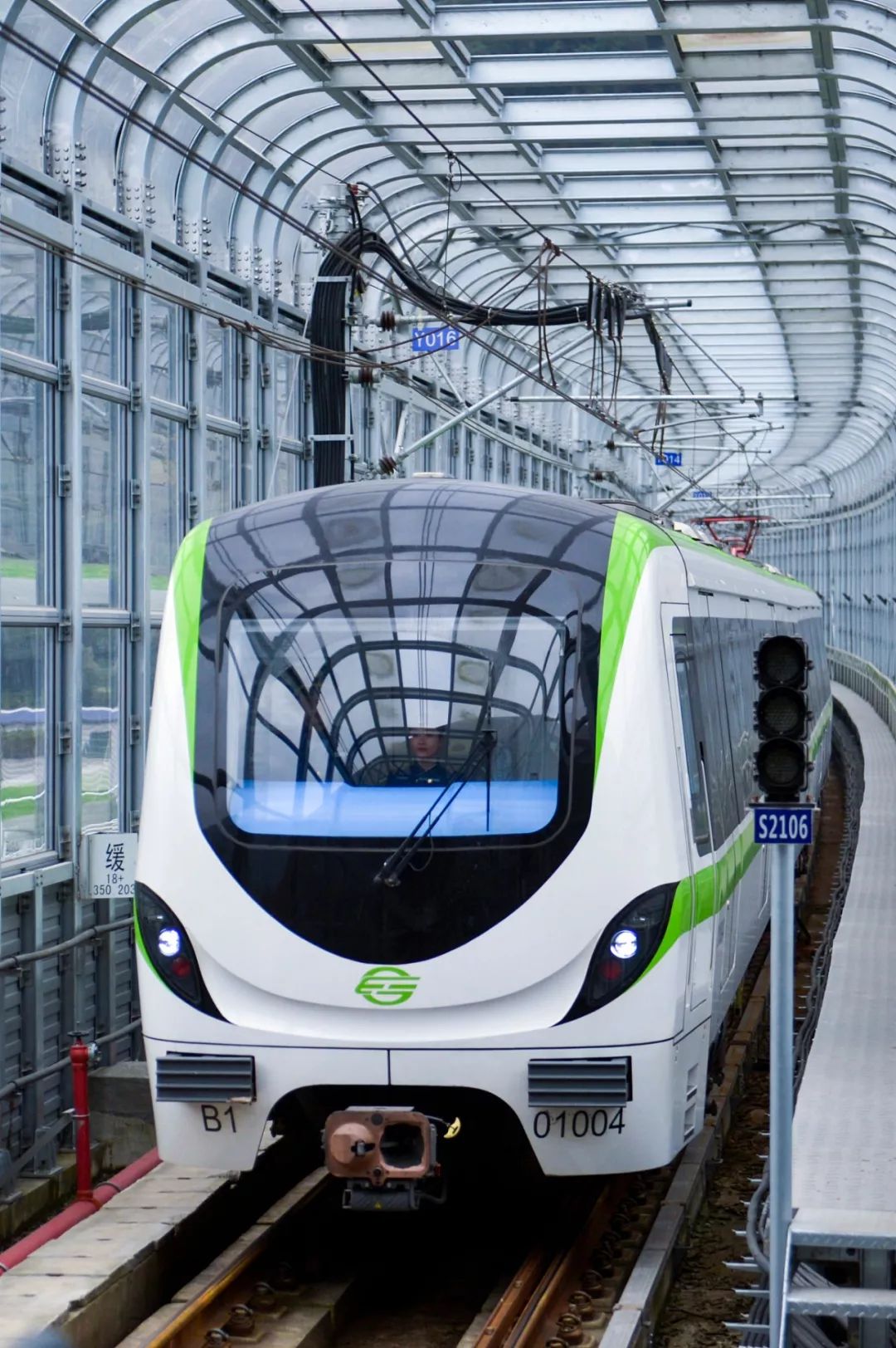 贵阳北站出站乘客无需再次经过安检便可直接购票搭乘轨道交通1号线