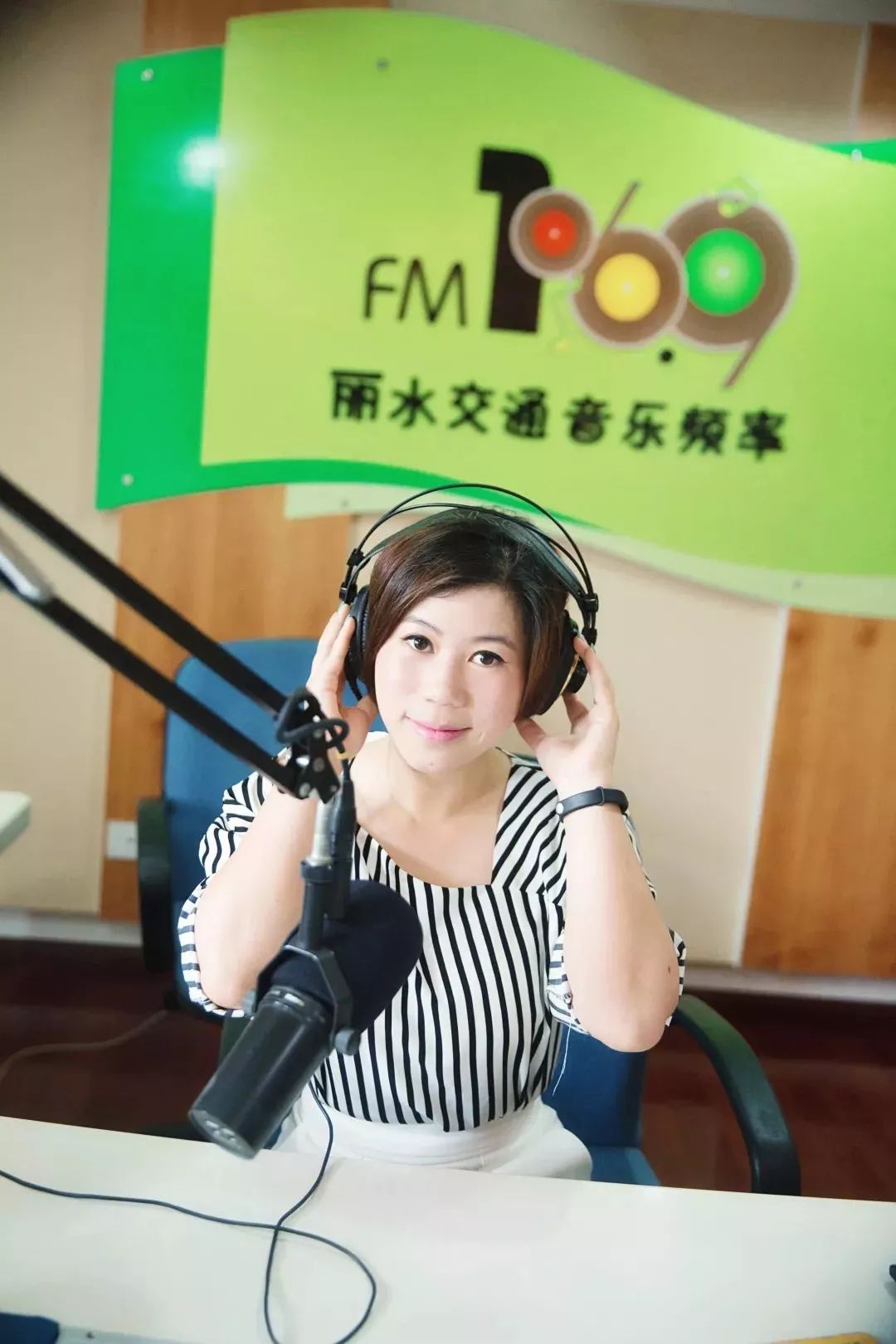 范范姚远广播交通音乐频率主持人,国家一级播音员.