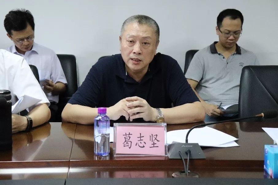 省律协医疗专委会主任葛志坚主持开幕式主题研讨环节,与会人员围绕"