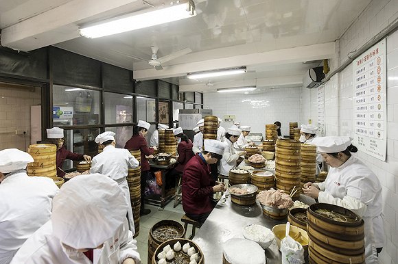 特写小镇里上百年的故事都在这只包子里了