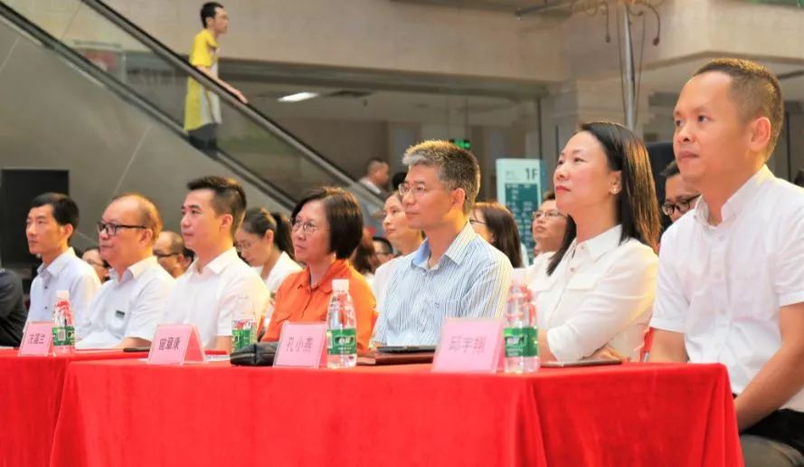 顺利举办,佛山市卫生健康局曾章康副局长,南海区人民政府冼富兰副区长