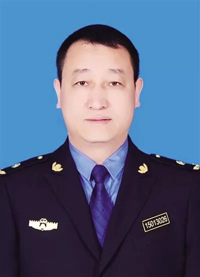 玉泉区城市管理综合执法局综合执法大队副大队长65岁的韩四虎是武川县