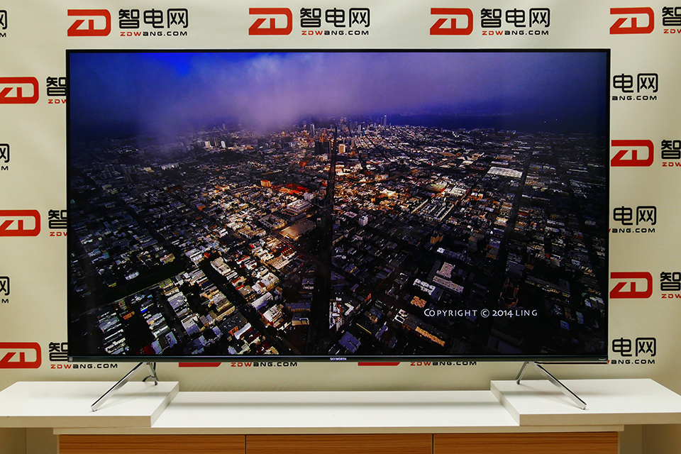 创维55吋q40电视评测客厅中的蓝精灵