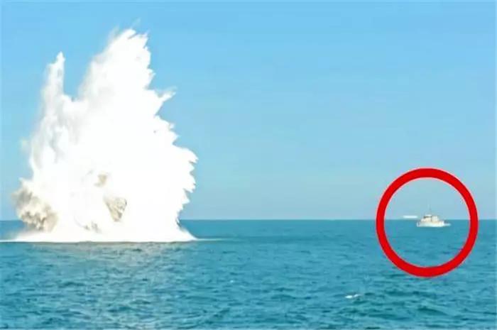 俄核潜艇爆炸7名上校阵亡护送潜艇发射鱼雷击沉美国船只