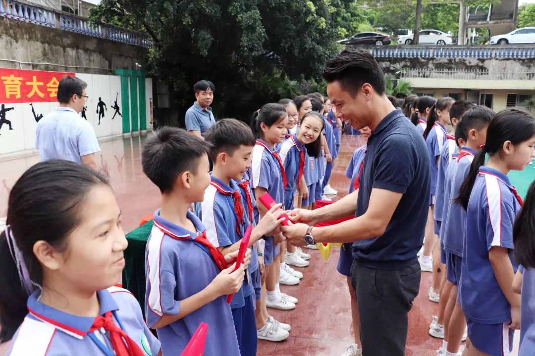 东莞长安中天小学图片