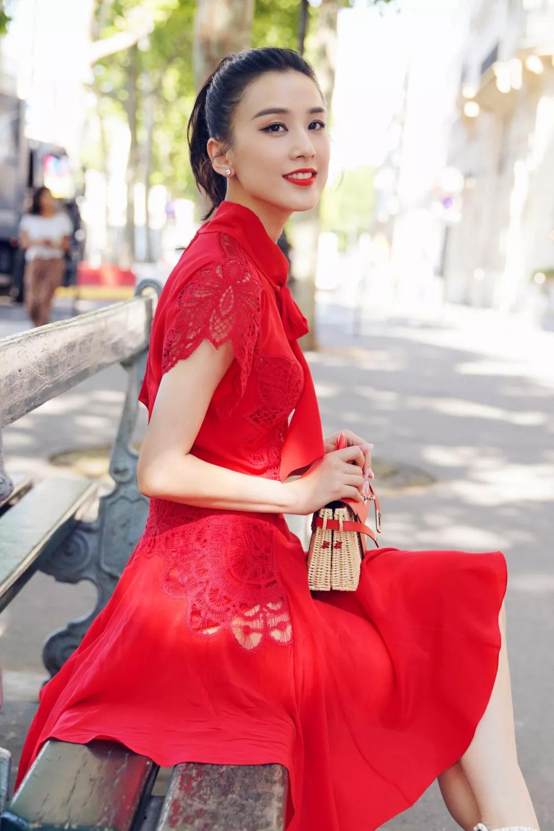 黄圣依代言巴洛雅珠宝黄圣依以巴洛雅星钻系列绝美亮相巴黎高定时装周