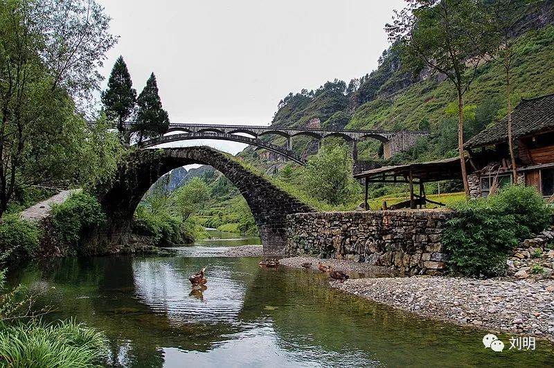 湘西申报世界地质公园行走进天星山