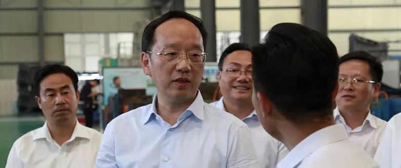 7月3日下午,市委书记李乐成前往高新区,襄城区调研我市工业经济运行