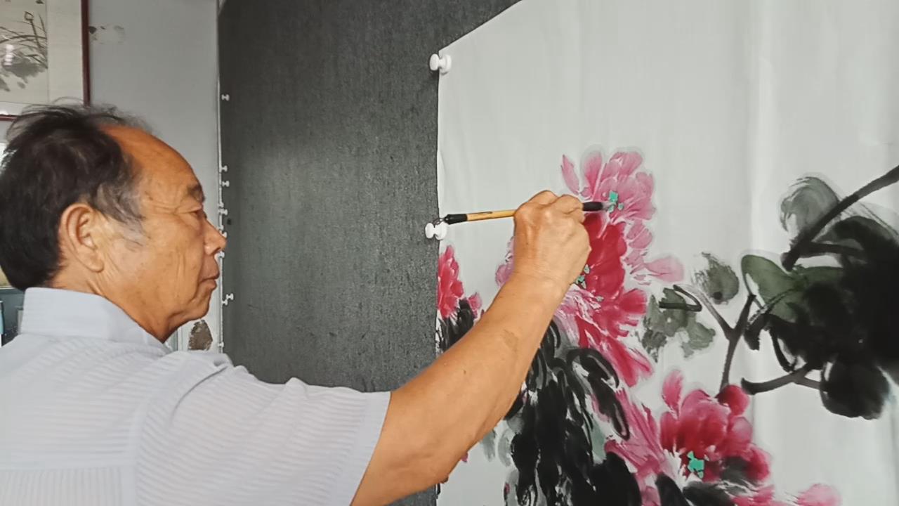 擅长大写意花鸟画,受萧县著名画家欧阳龙,郑正,薜志耘,王庆彬等诸名家