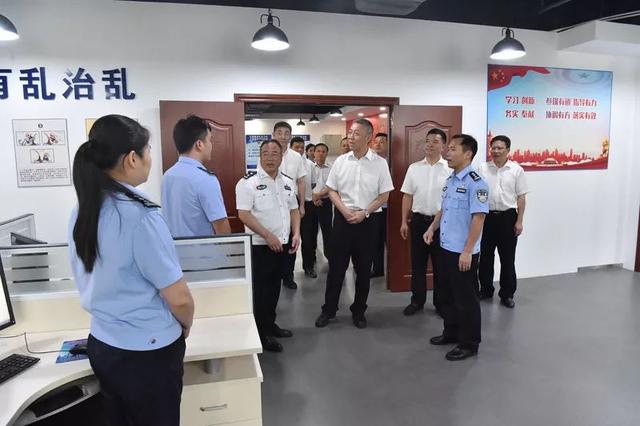 自治区信访局副局长蒋汉学,自治区公安厅政治部主任宾正迎,梧州市领导