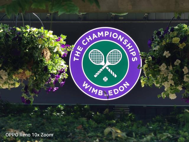 (温网标志性logo,图为oppo reno 10倍变焦版拍摄)首先是男单方面,上届