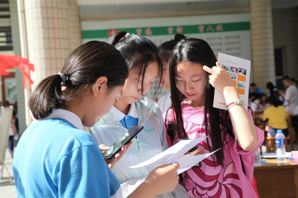 【直擊】2019年高中生暑期社會實踐崗位招聘面試會現場