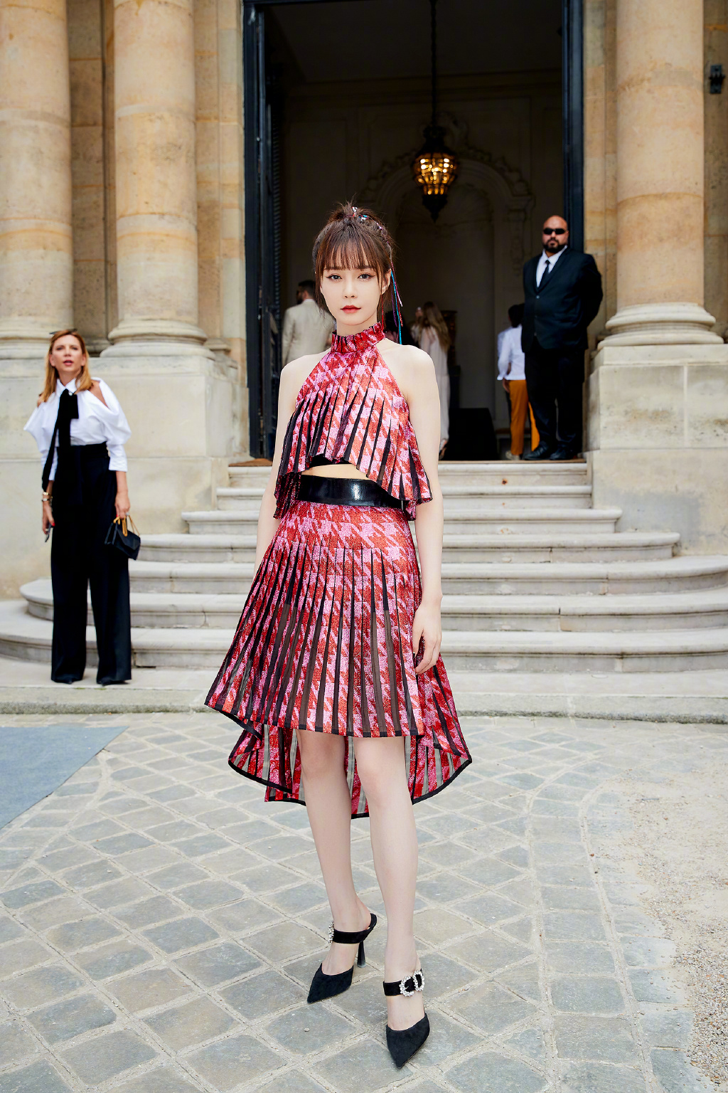 原创沈梦辰巴黎造型秀,三套造型俏皮甜美又少女,宛若一颗行走的糖果!