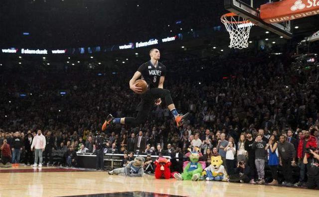 罚球线扣篮瞬间:乔丹空中漫步最经典,1米78中国扣将也能飞