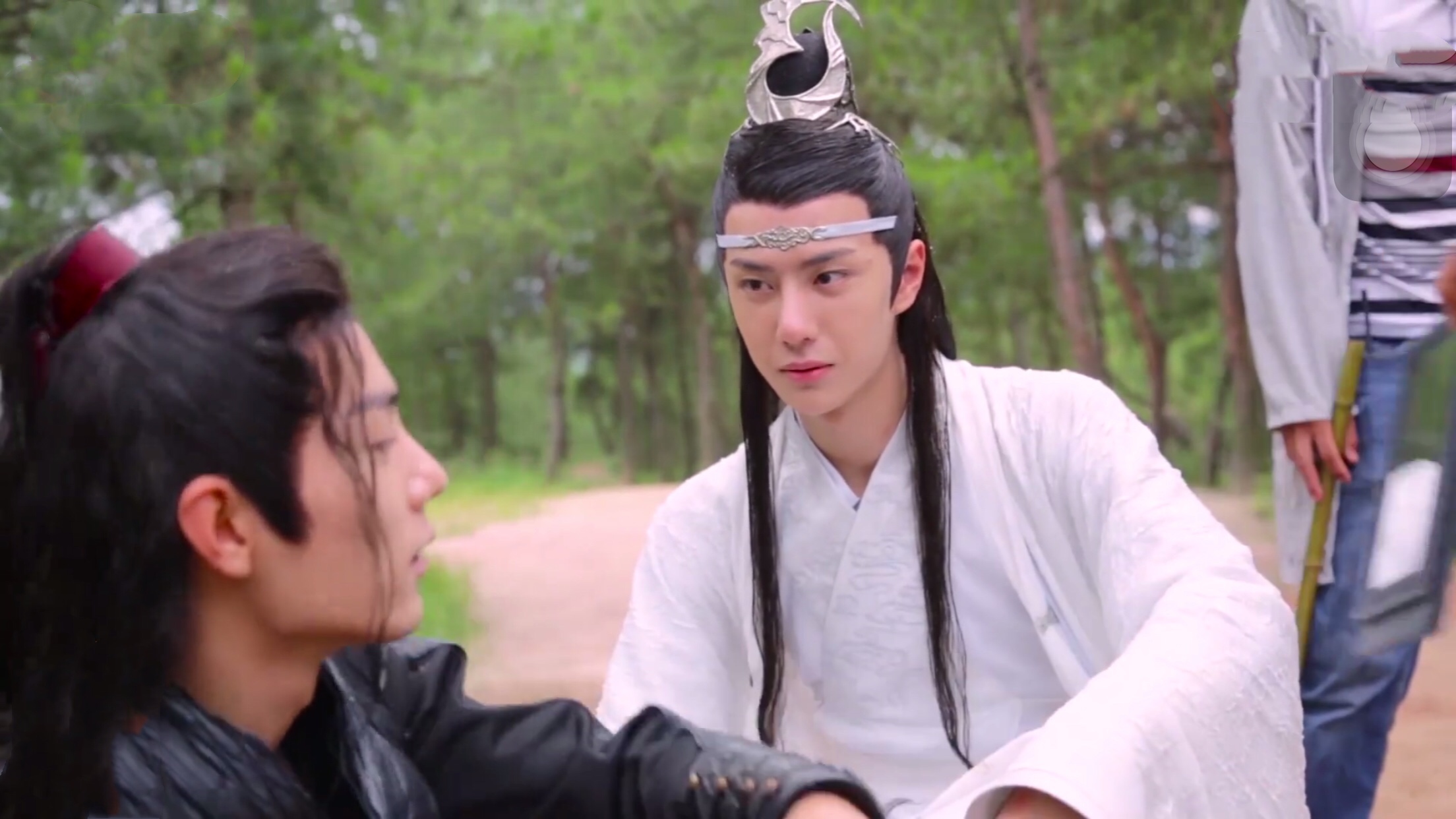 原创陈情令剧组日常王一博玩打手板肖战扭头挤眼实力嫌弃