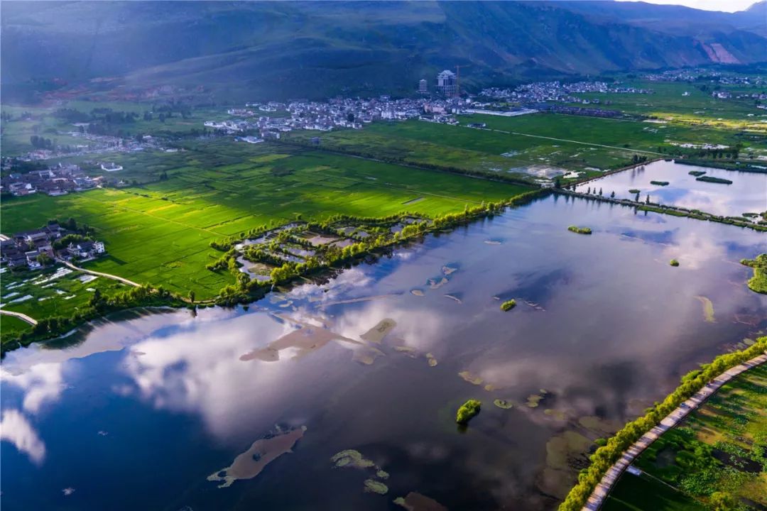 鹤庆的夏天坐看云起闲谈花开