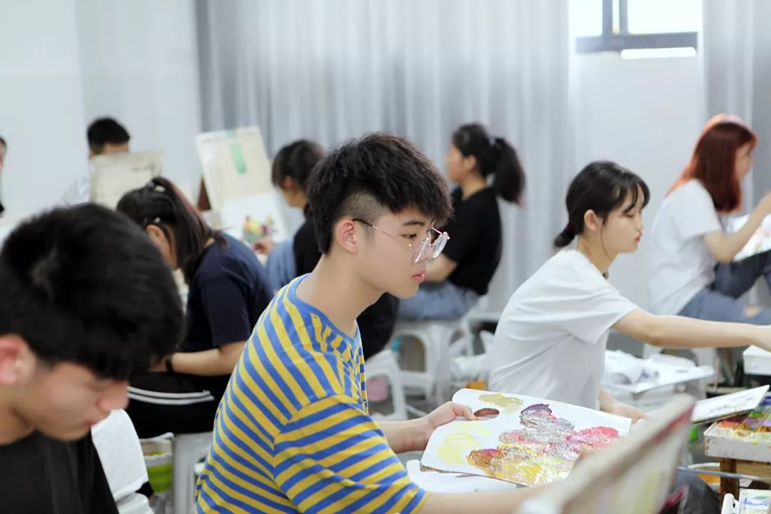 有梦者愿同行象山艺坊银湖校区新生报道