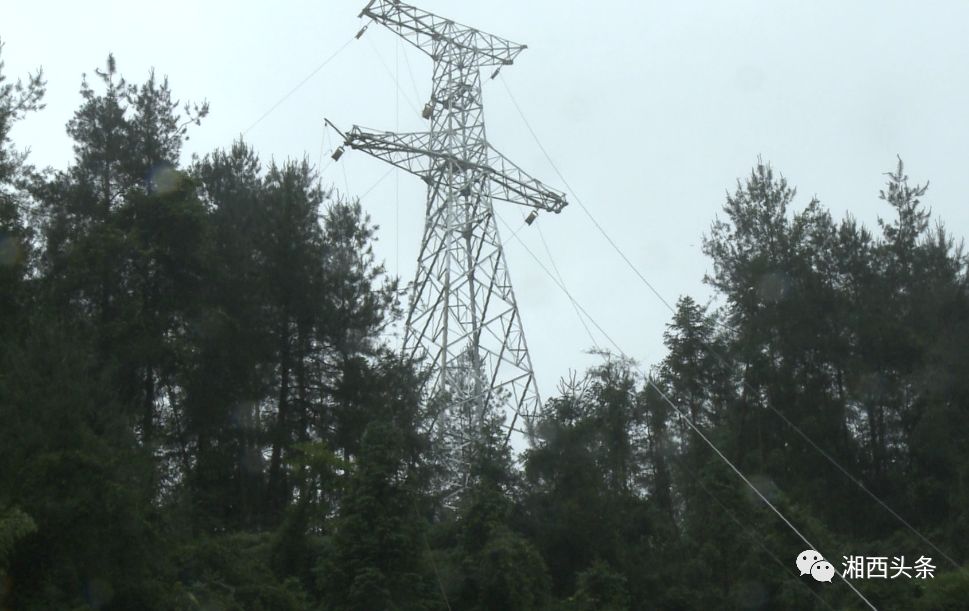 快报预留时速250公里黔张常铁路龙山段220千伏配电线路正式放线