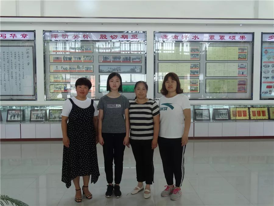 头条邱县中考女状元是她美貌与智慧并存