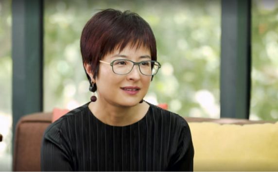 张泉灵怒怼记者上热搜,转型后的她怎么了?_罗振宇