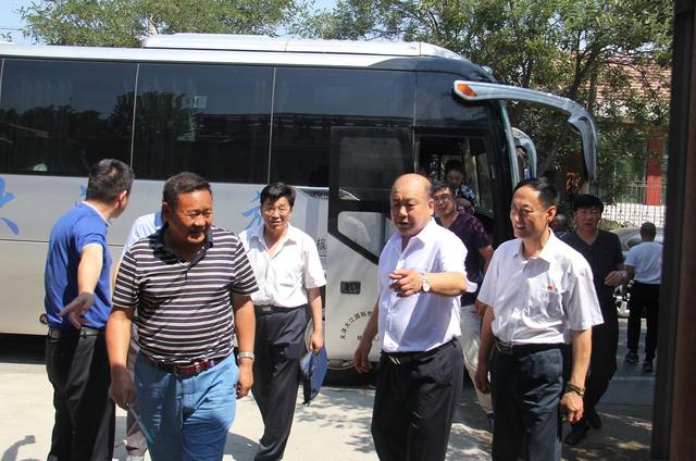 文化和旅游局副局长夏庆永,社文科科长韩政坤陪同,下仓镇副镇长王宝立