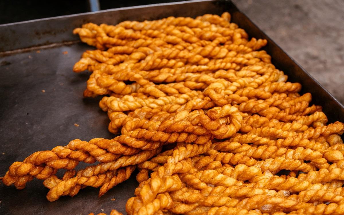 油茶麻花四十年的传承两代人的坚守朴实香浓的成州小吃