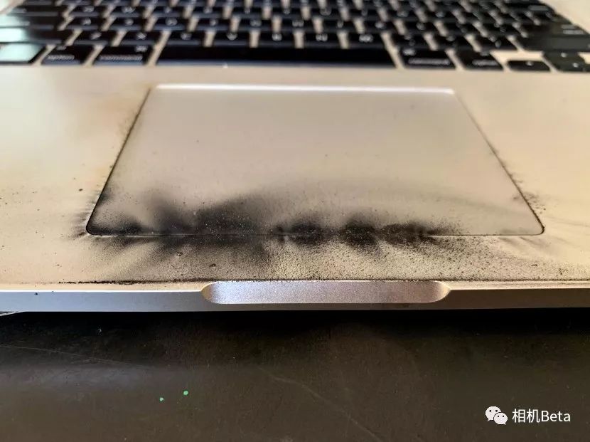 苹果macbook pro 修图笔记本也会爆炸,想知道你机器会不会爆快进来看