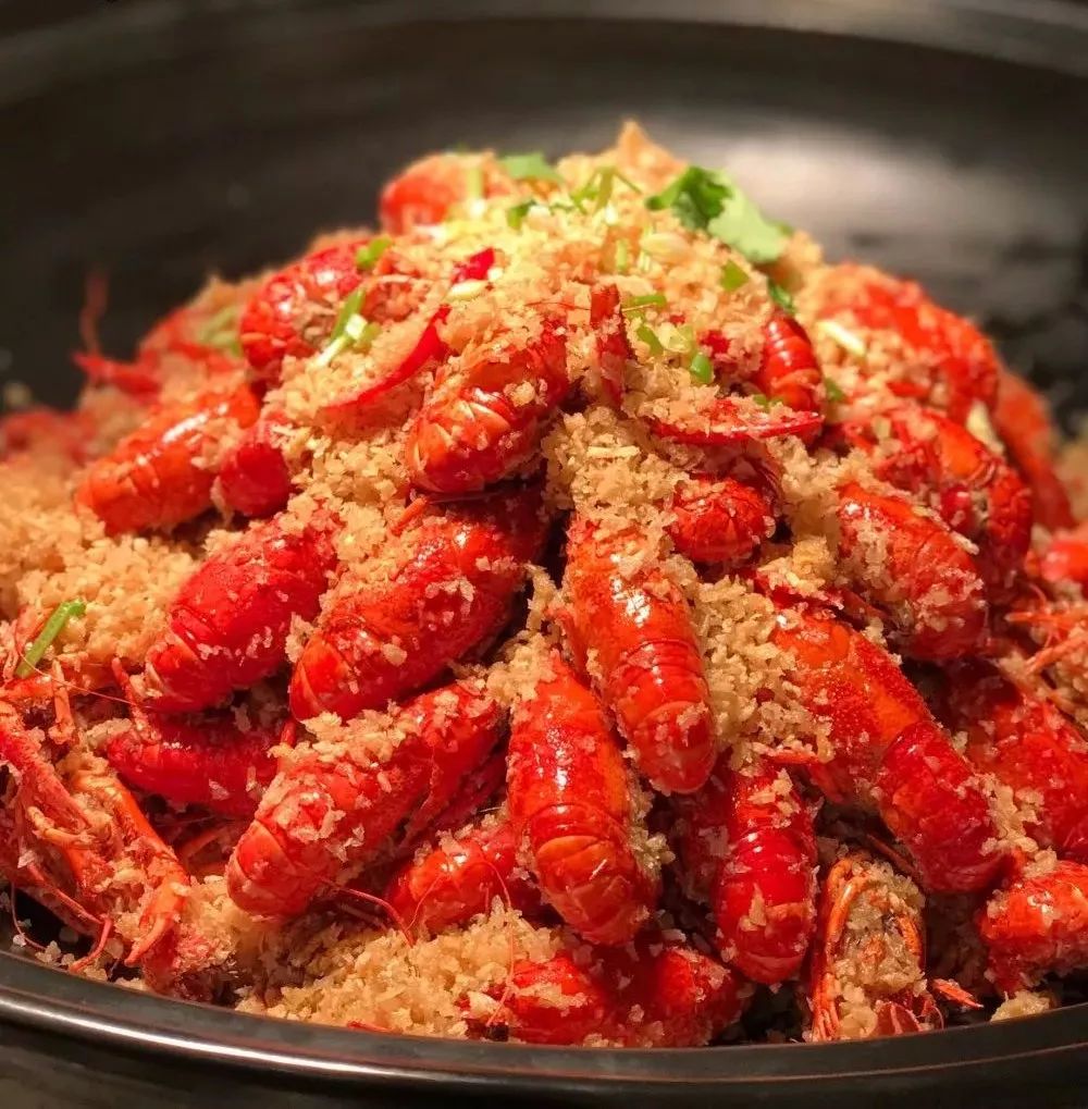 君来洲际酒店龙虾口味达13种之多,分别是避风塘,冰镇花雕,臭豆腐,冬阴