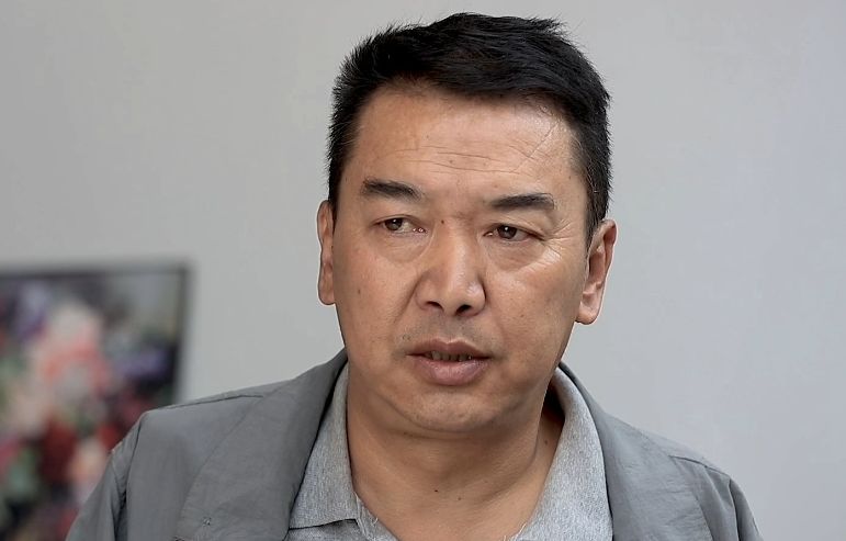 她叫央宗,20多年默默照顾失去双臂的丈夫!_杨显斌