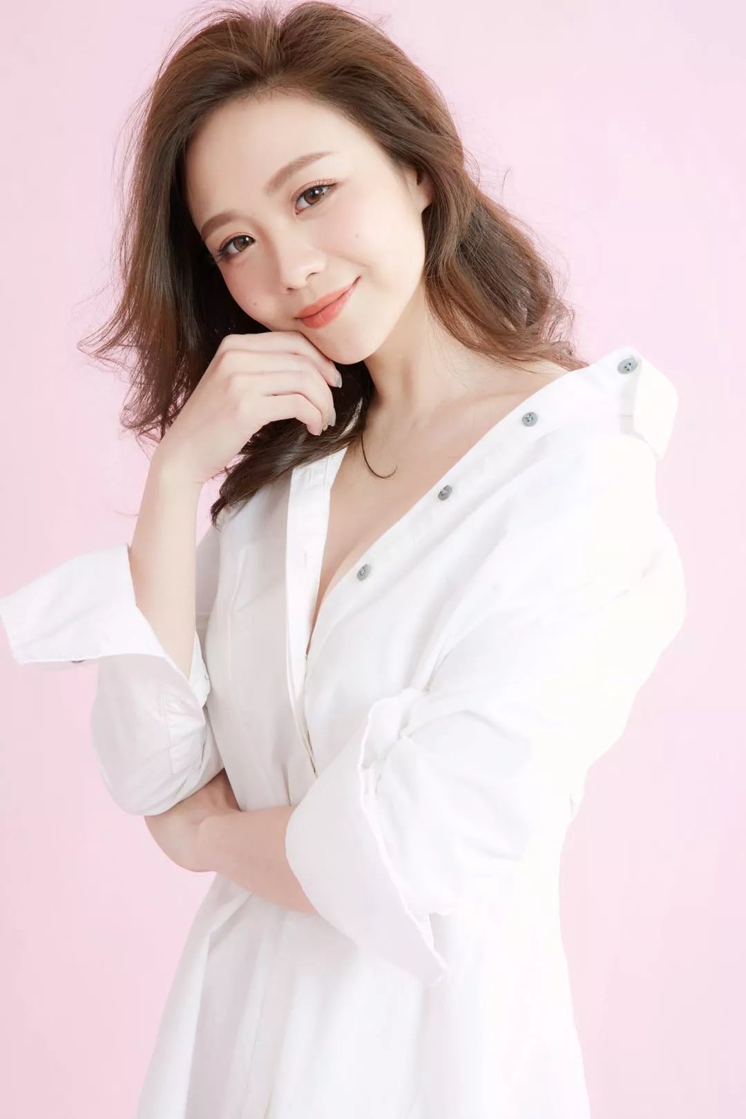 《寻找初恋》饰 郑灰灰/童宁《因味爱,所以爱》饰 刘焱《梵高》中文版