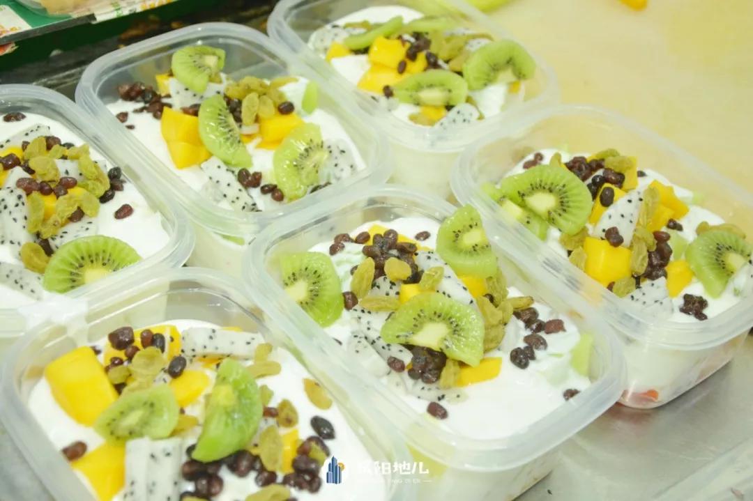 清凉解暑的同时,还能一次尝遍所有水果炎炎夏日,来上一大份凉爽水果捞