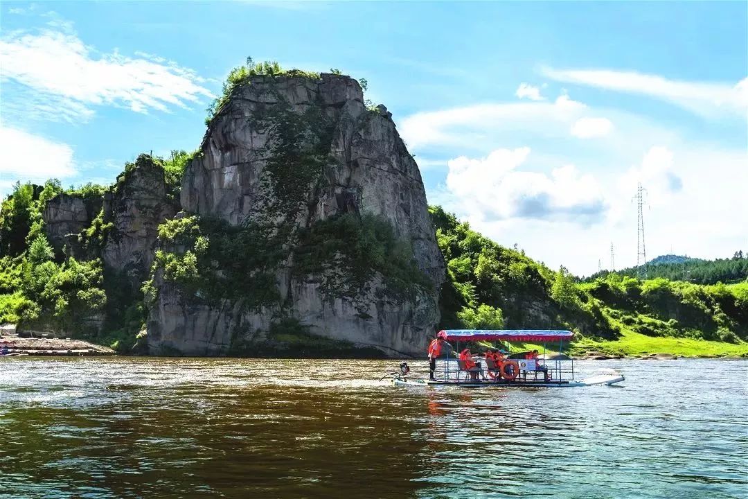 伊春九峰山养心谷一日游每周二四六日发团玻璃栈桥竹筏漂可选