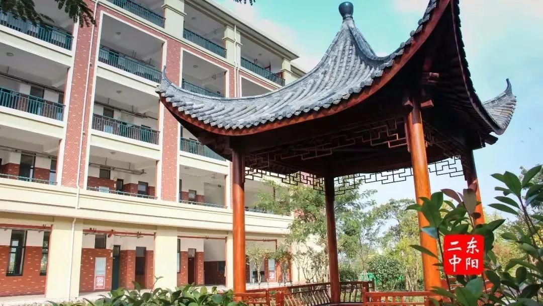 东阳市副市长陈巧锦点赞支持东阳二中高品质教育