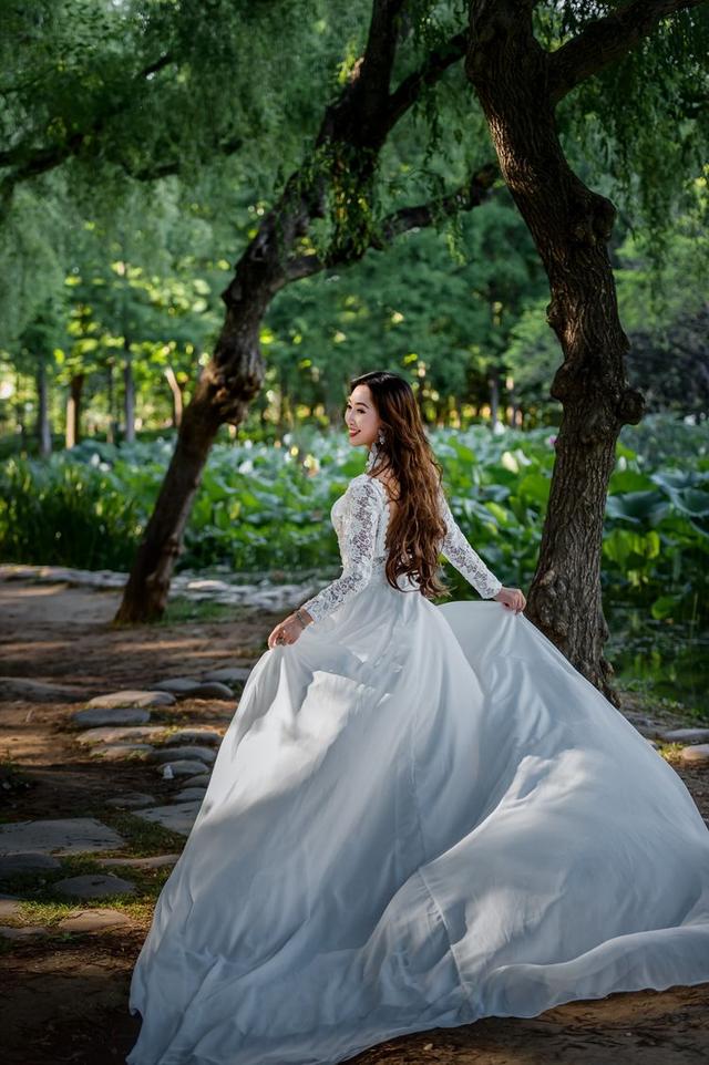 人像摄影:荷塘花开,女人美如花_美景