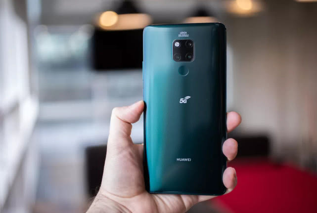 华为首款5g手机试玩:配7.2英寸巨屏 支持5g双模_mate