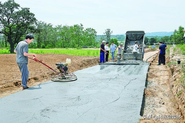 闻喜县畖底镇硬化田间道路改善农田基础设施