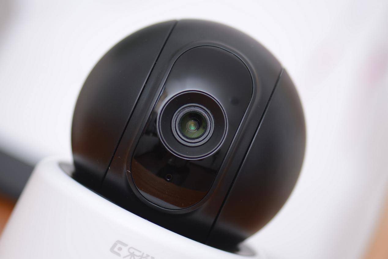 千里外掌控家中全景乐橙智能摄像机测评